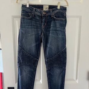 Dylan George low ride skinny jean. Moto look on knee. Size 26.